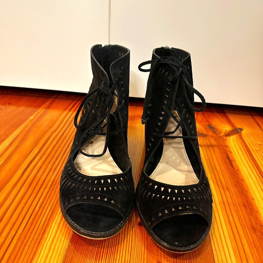 Size 10 Black Vince Camuto Heels